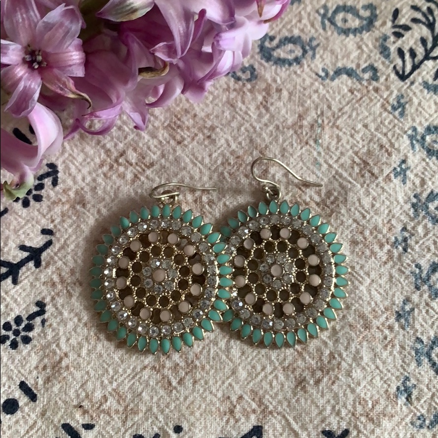 Brand New Francescas Earrings 8$